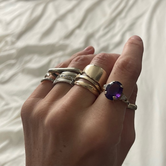 10K Gold and Amethyst RIng - Picture 7 of 7